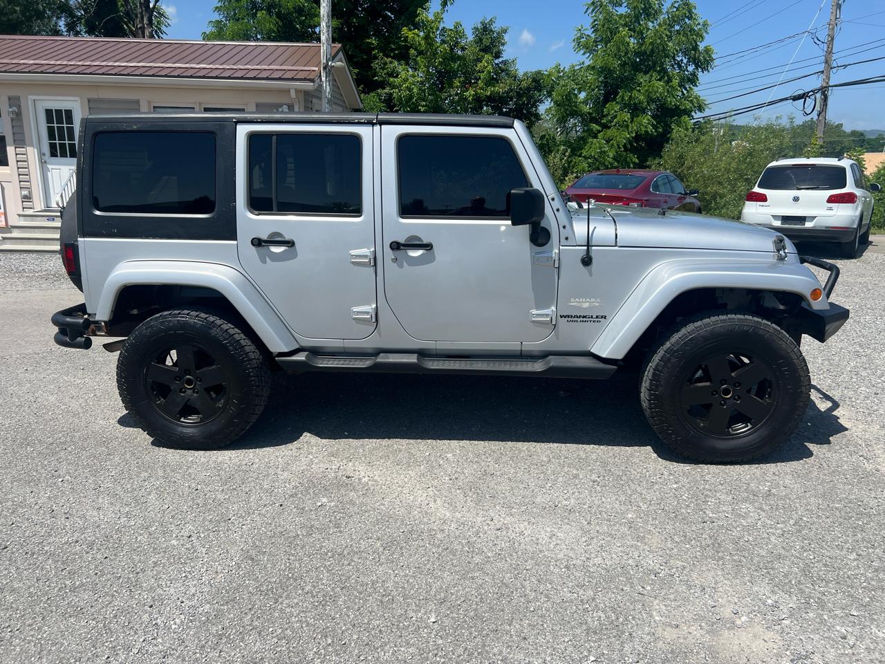 Jeep Wrangler Unlimited 4WD 4dr Sahara 2011
