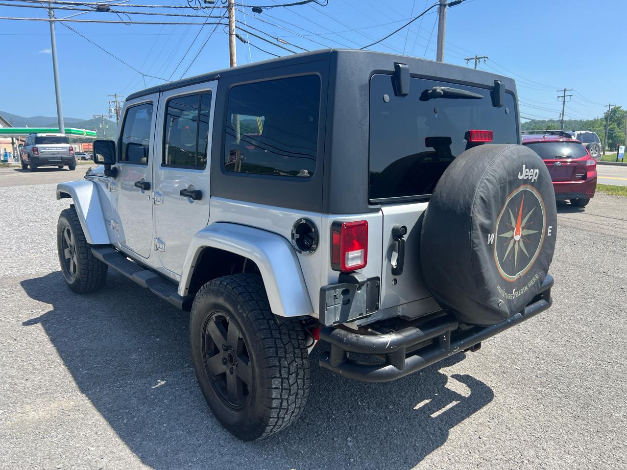Jeep Wrangler Unlimited 4WD 4dr Sahara 2011