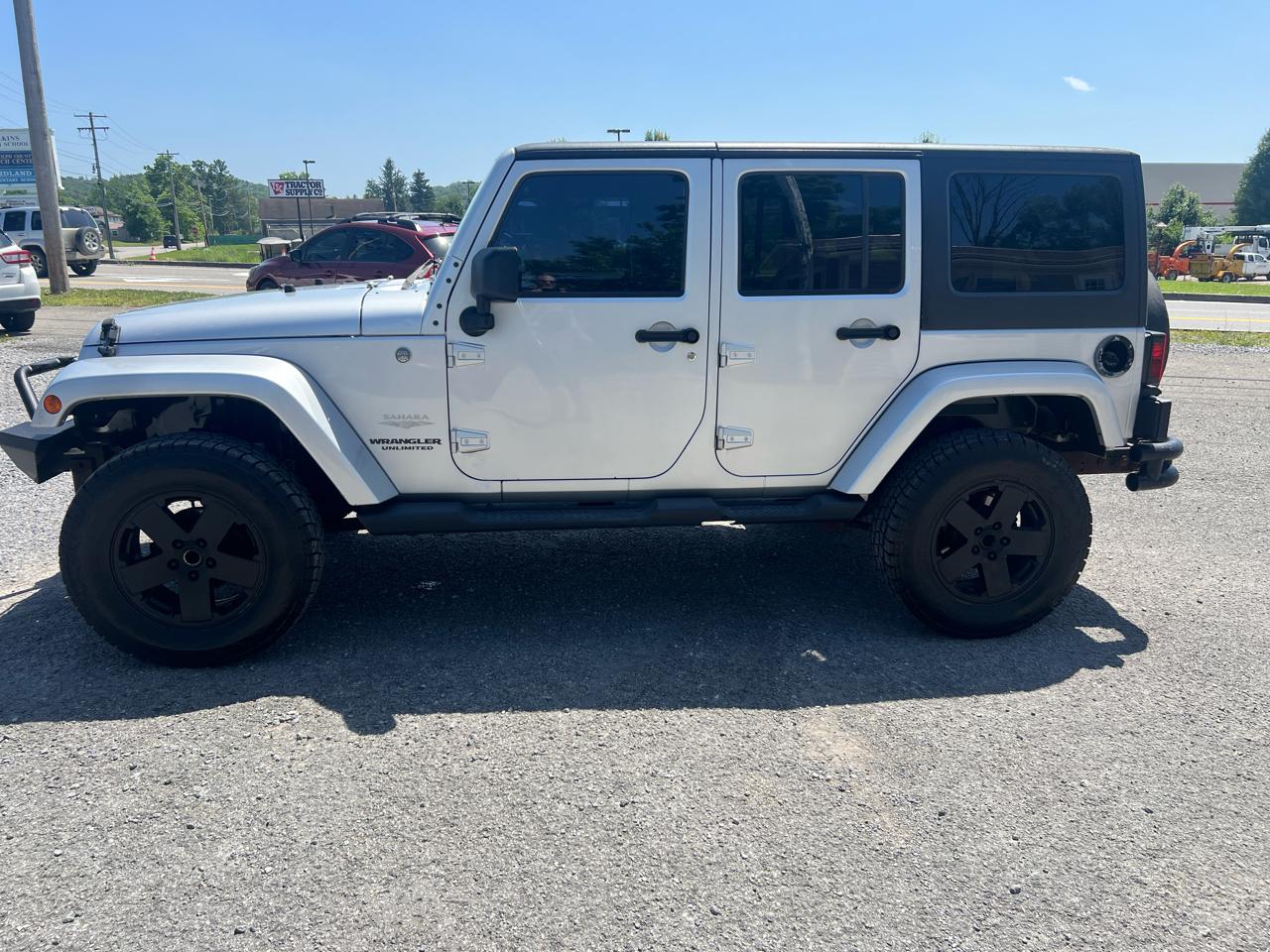 Jeep Wrangler Unlimited 4WD 4dr Sahara 2011