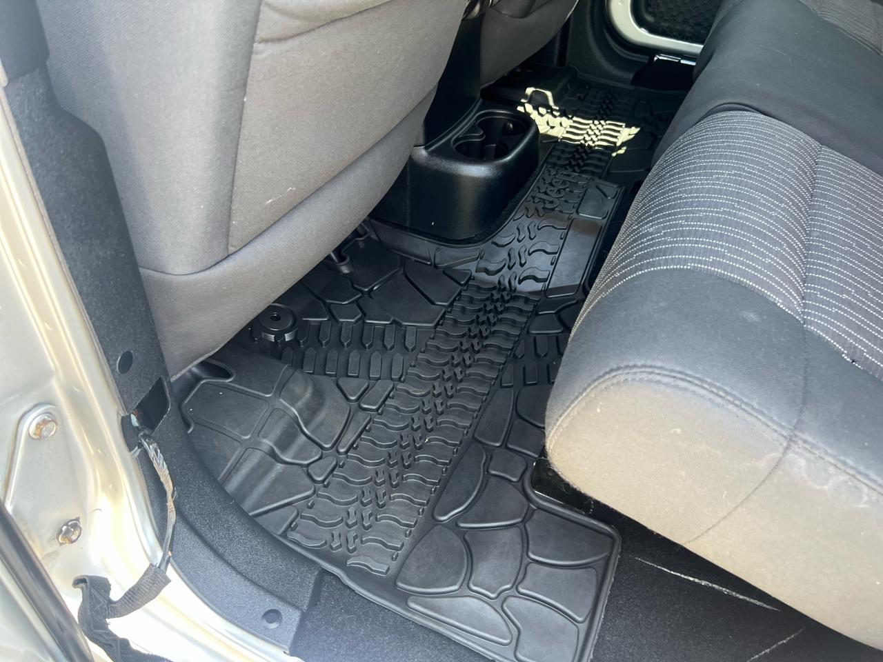 Jeep Wrangler Unlimited 4WD 4dr Sahara 2011