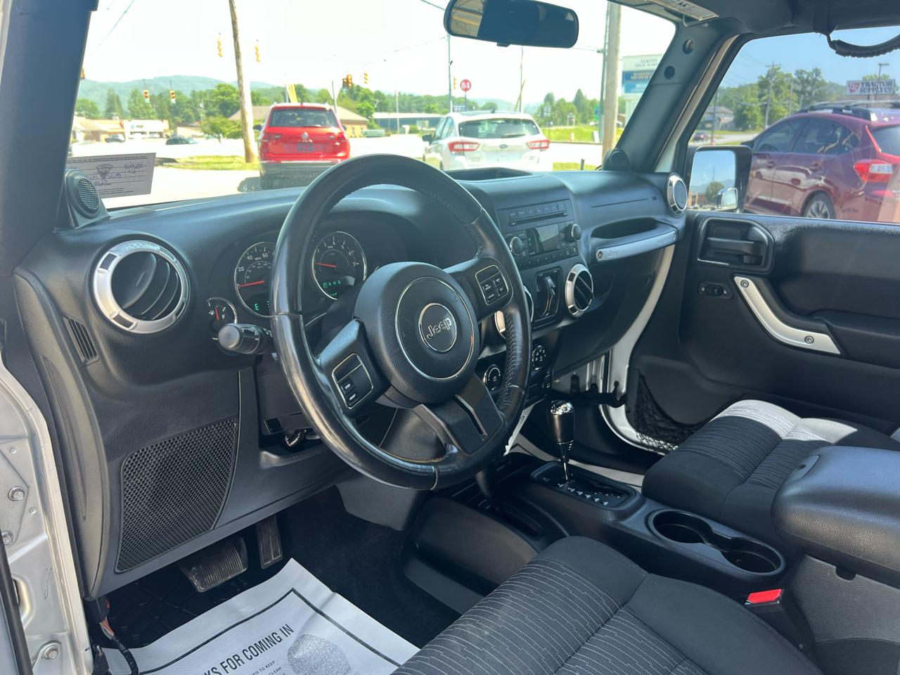 Jeep Wrangler Unlimited 4WD 4dr Sahara 2011