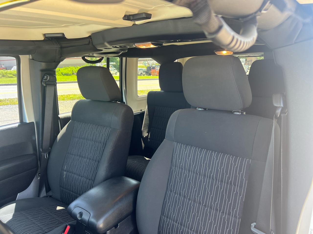 Jeep Wrangler Unlimited 4WD 4dr Sahara 2011