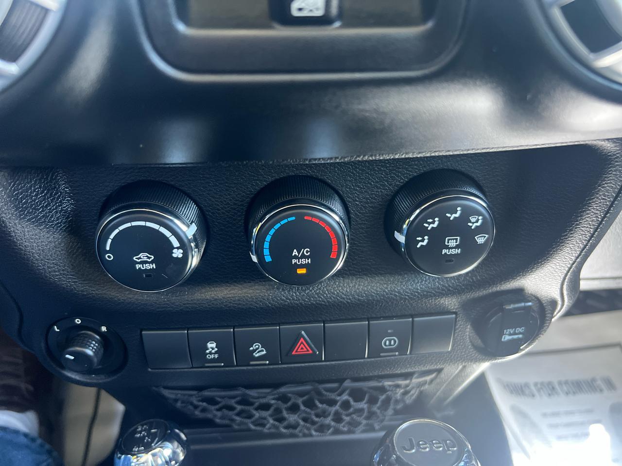 Jeep Wrangler Unlimited 4WD 4dr Sahara 2011