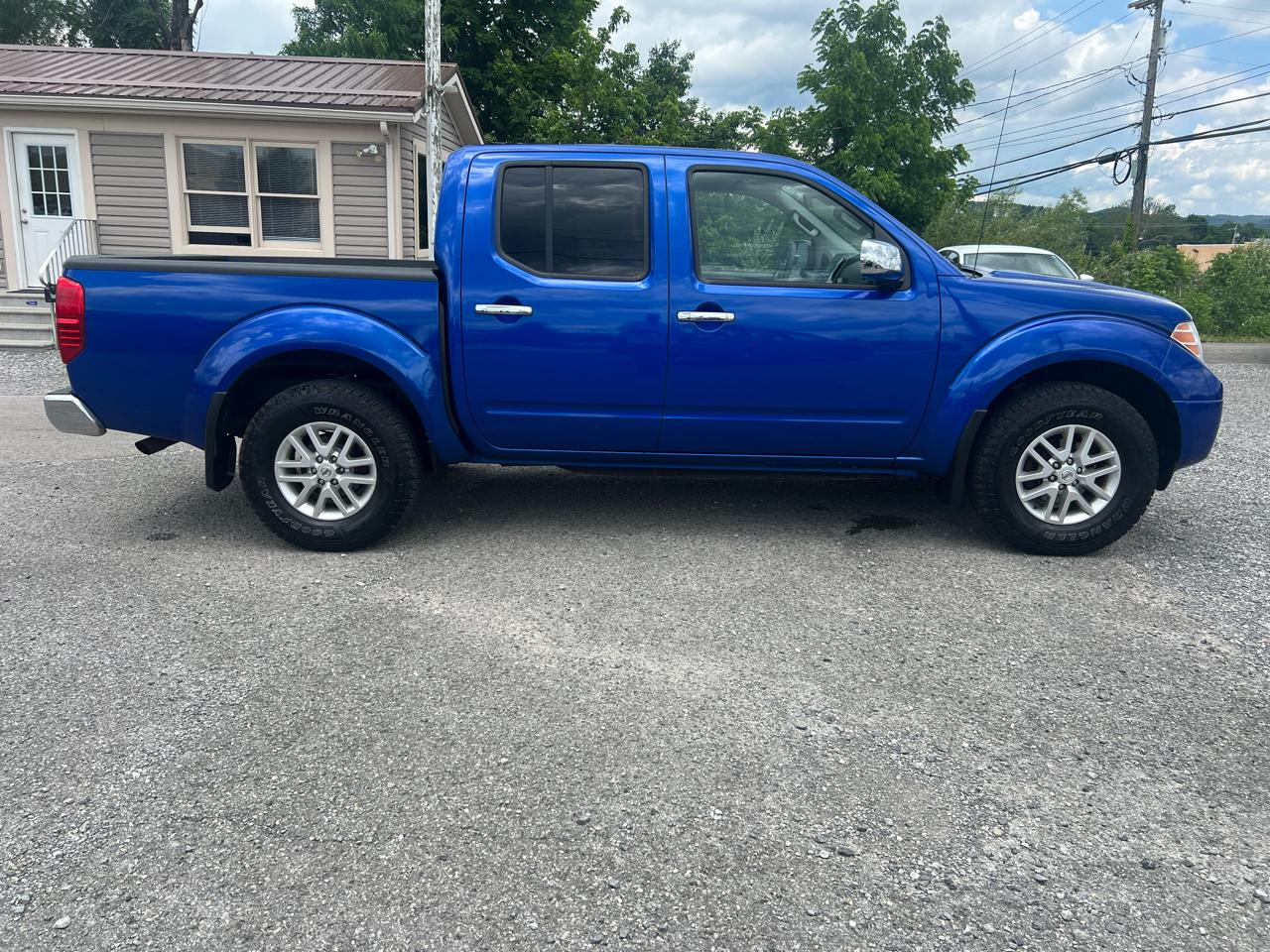 Nissan Frontier 4WD Crew Cab SWB Auto SV 2015