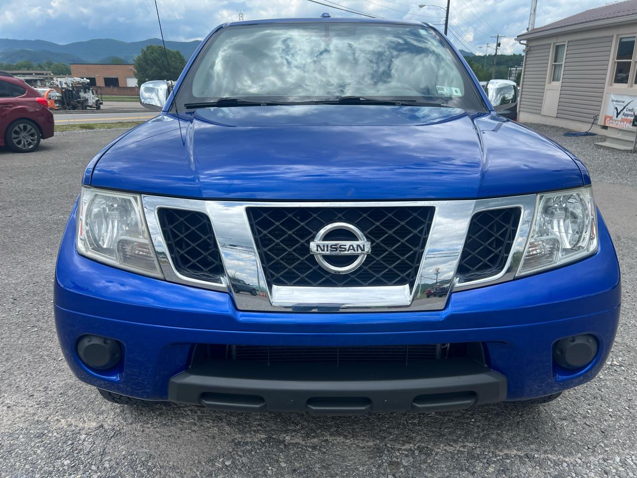 Nissan Frontier 4WD Crew Cab SWB Auto SV 2015