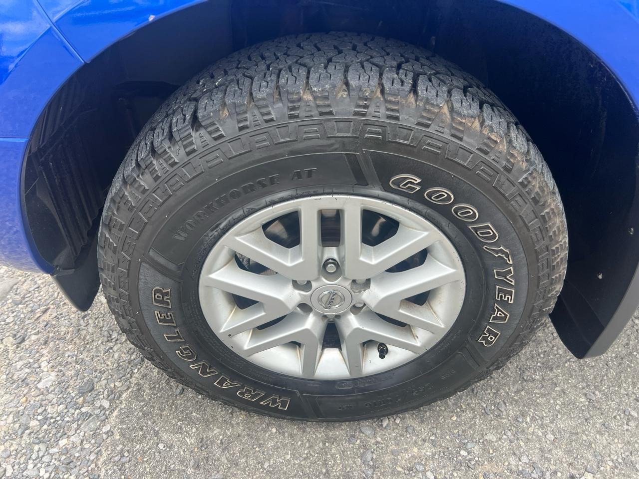 Nissan Frontier 4WD Crew Cab SWB Auto SV 2015