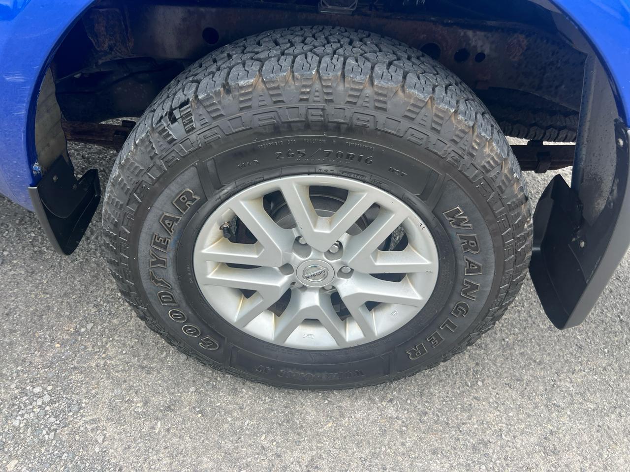 Nissan Frontier 4WD Crew Cab SWB Auto SV 2015