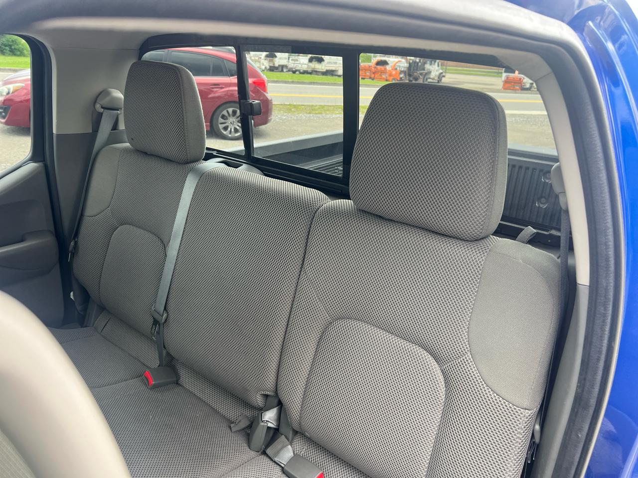 Nissan Frontier 4WD Crew Cab SWB Auto SV 2015