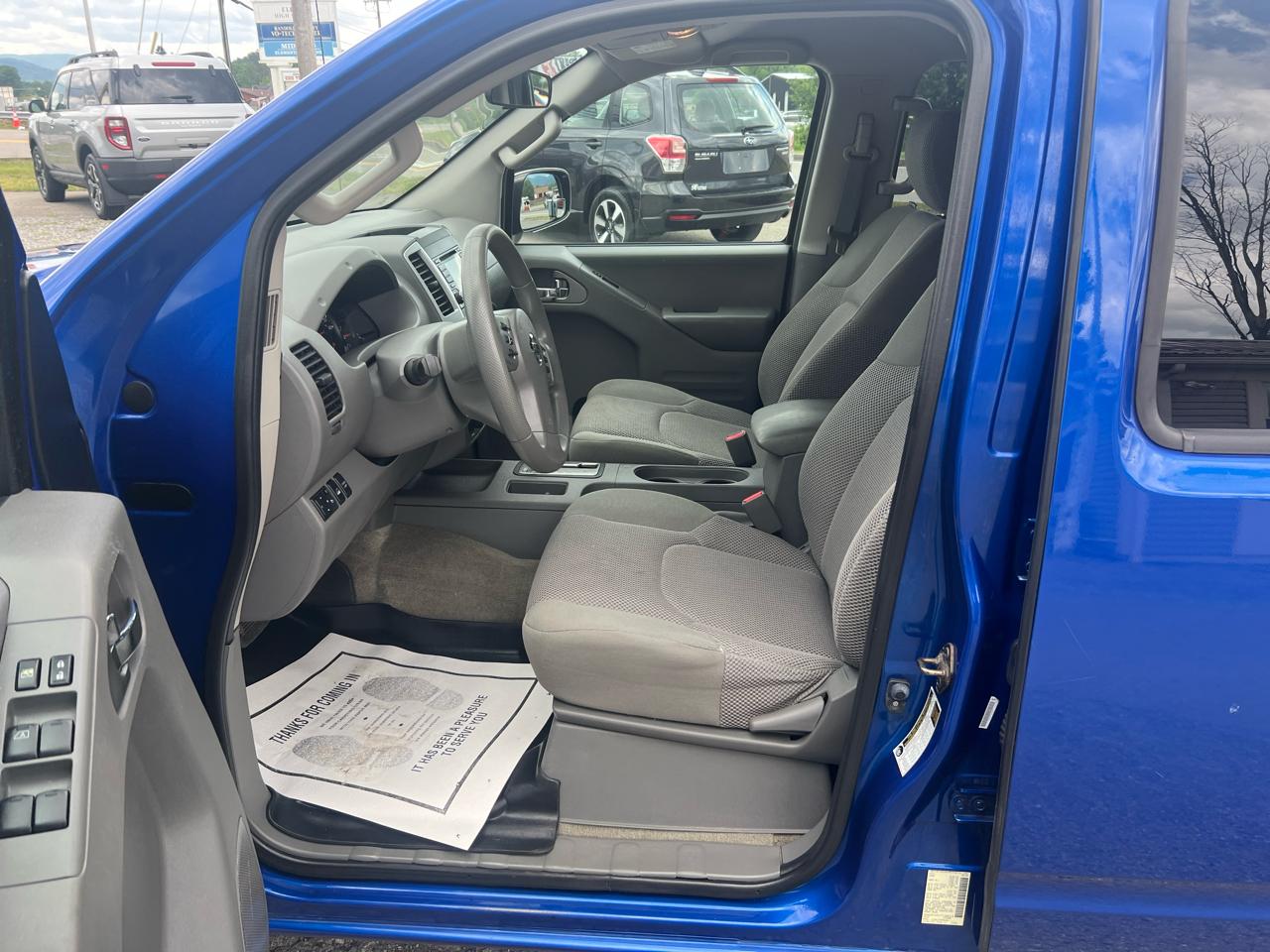 Nissan Frontier 4WD Crew Cab SWB Auto SV 2015