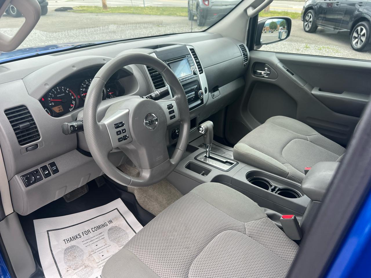 Nissan Frontier 4WD Crew Cab SWB Auto SV 2015