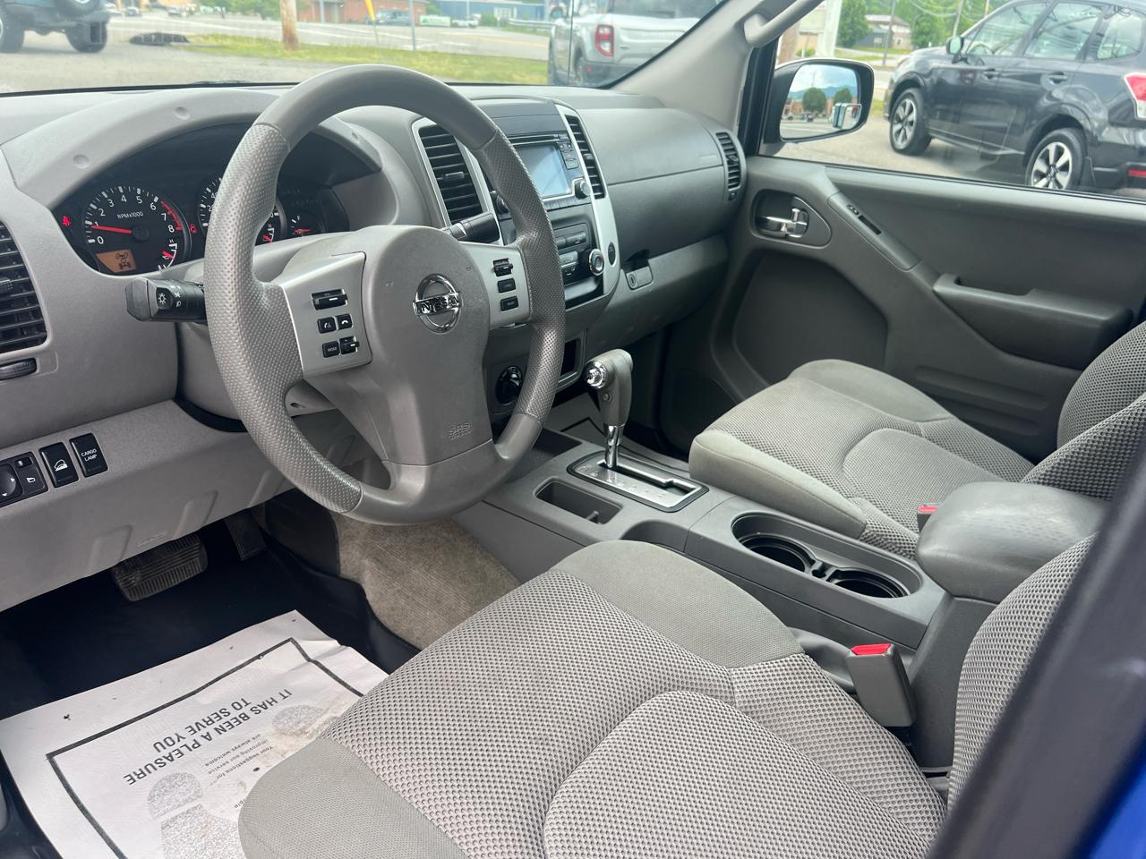 Nissan Frontier 4WD Crew Cab SWB Auto SV 2015