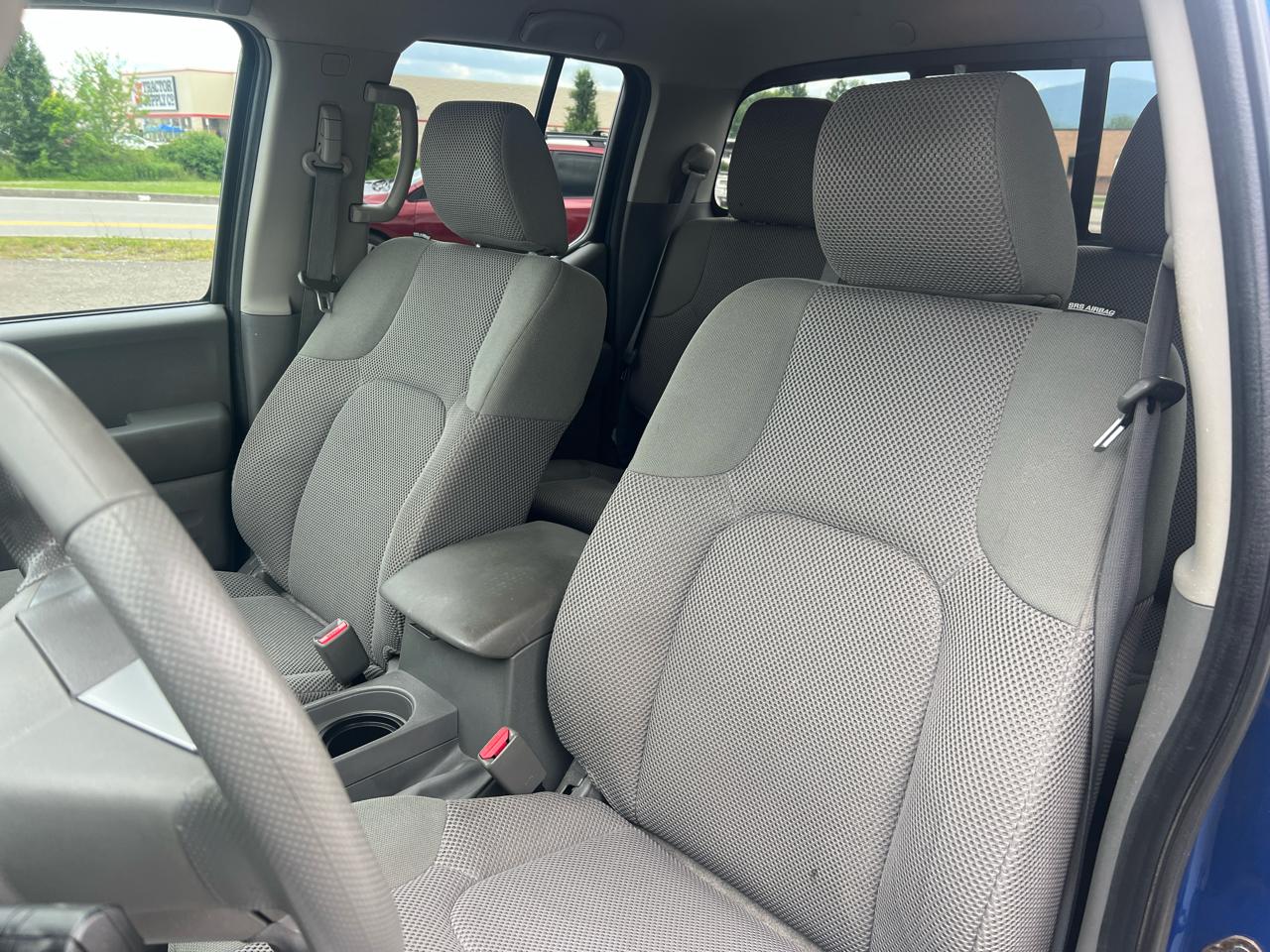 Nissan Frontier 4WD Crew Cab SWB Auto SV 2015