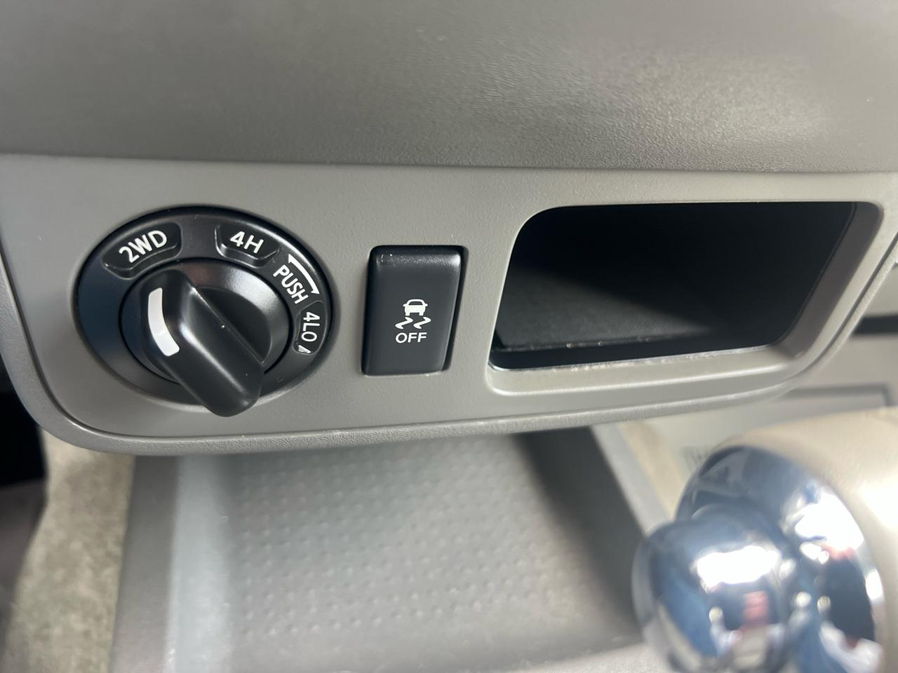 Nissan Frontier 4WD Crew Cab SWB Auto SV 2015