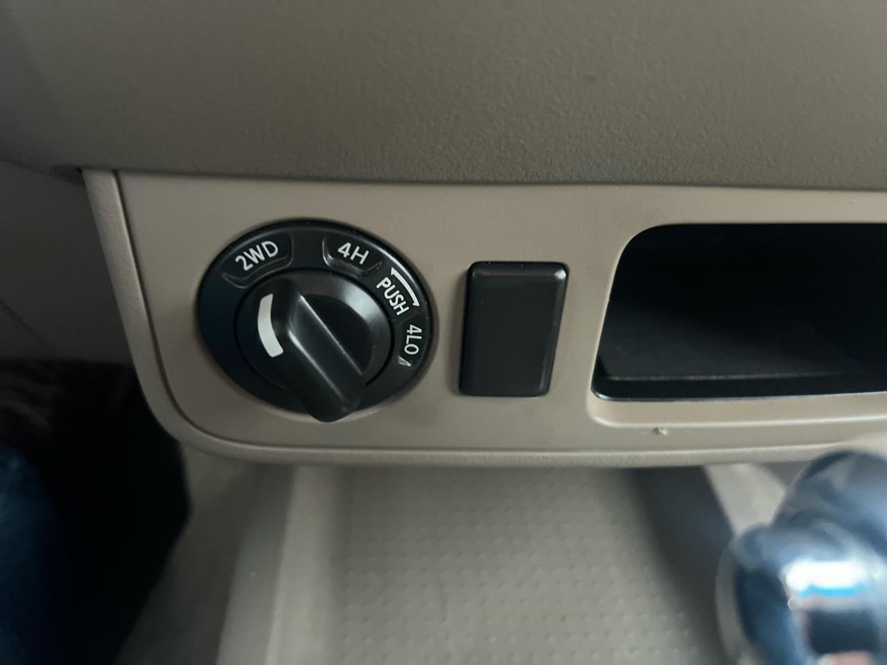 Nissan Frontier 4WD Crew Cab SWB Auto SE 2009