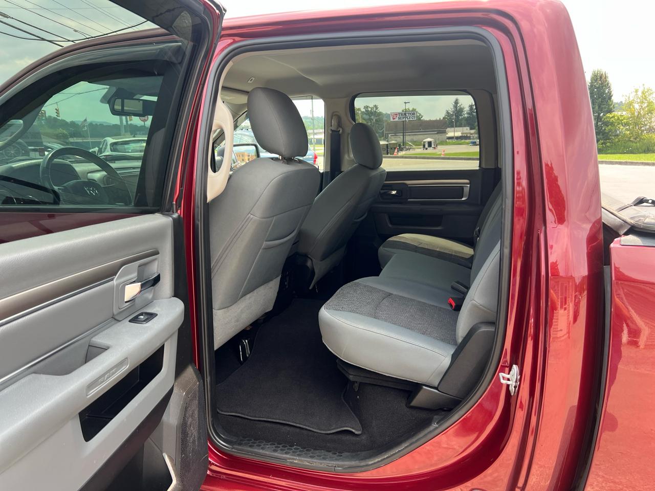 RAM 1500 Big Horn 4x4 Crew Cab 5'7" Box 2018