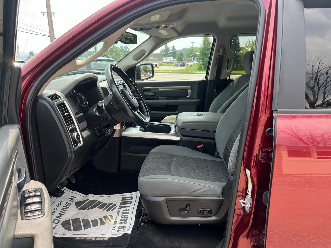 RAM 1500 Big Horn 4x4 Crew Cab 5'7" Box 2018