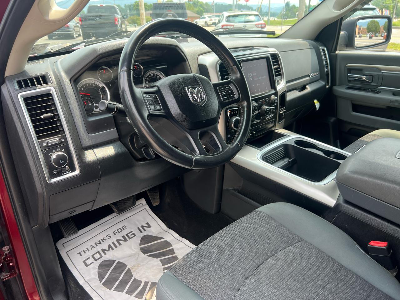 RAM 1500 Big Horn 4x4 Crew Cab 5'7" Box 2018