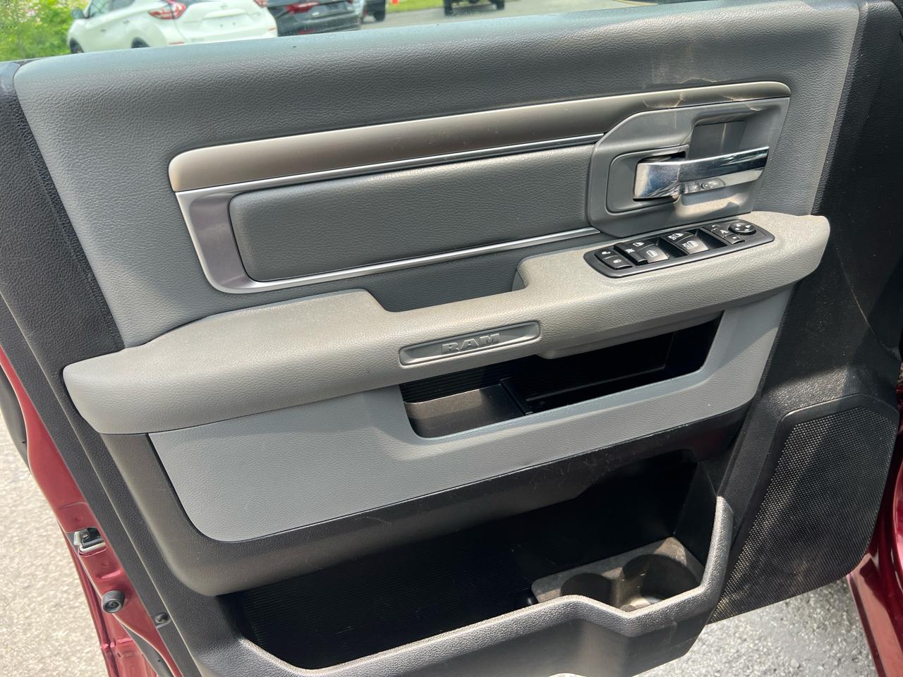 RAM 1500 Big Horn 4x4 Crew Cab 5'7" Box 2018