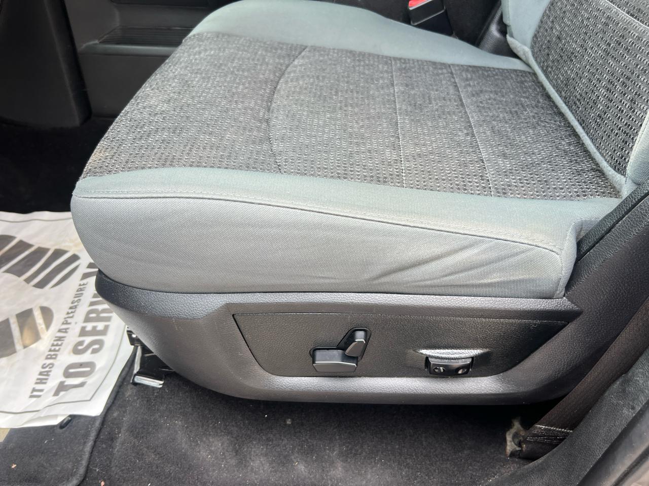 RAM 1500 Big Horn 4x4 Crew Cab 5'7" Box 2018