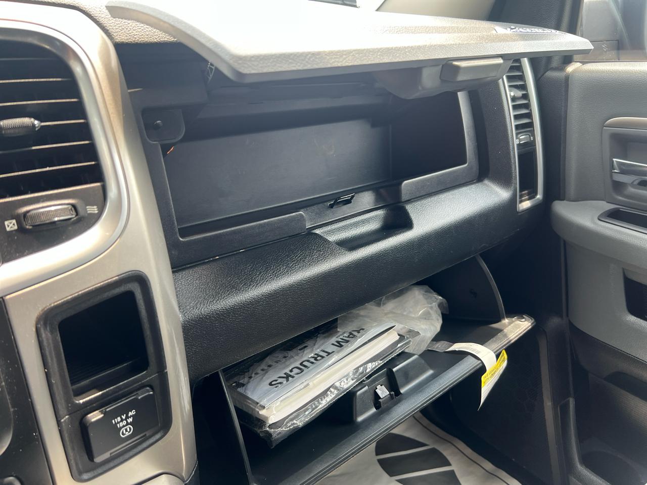 RAM 1500 Big Horn 4x4 Crew Cab 5'7" Box 2018
