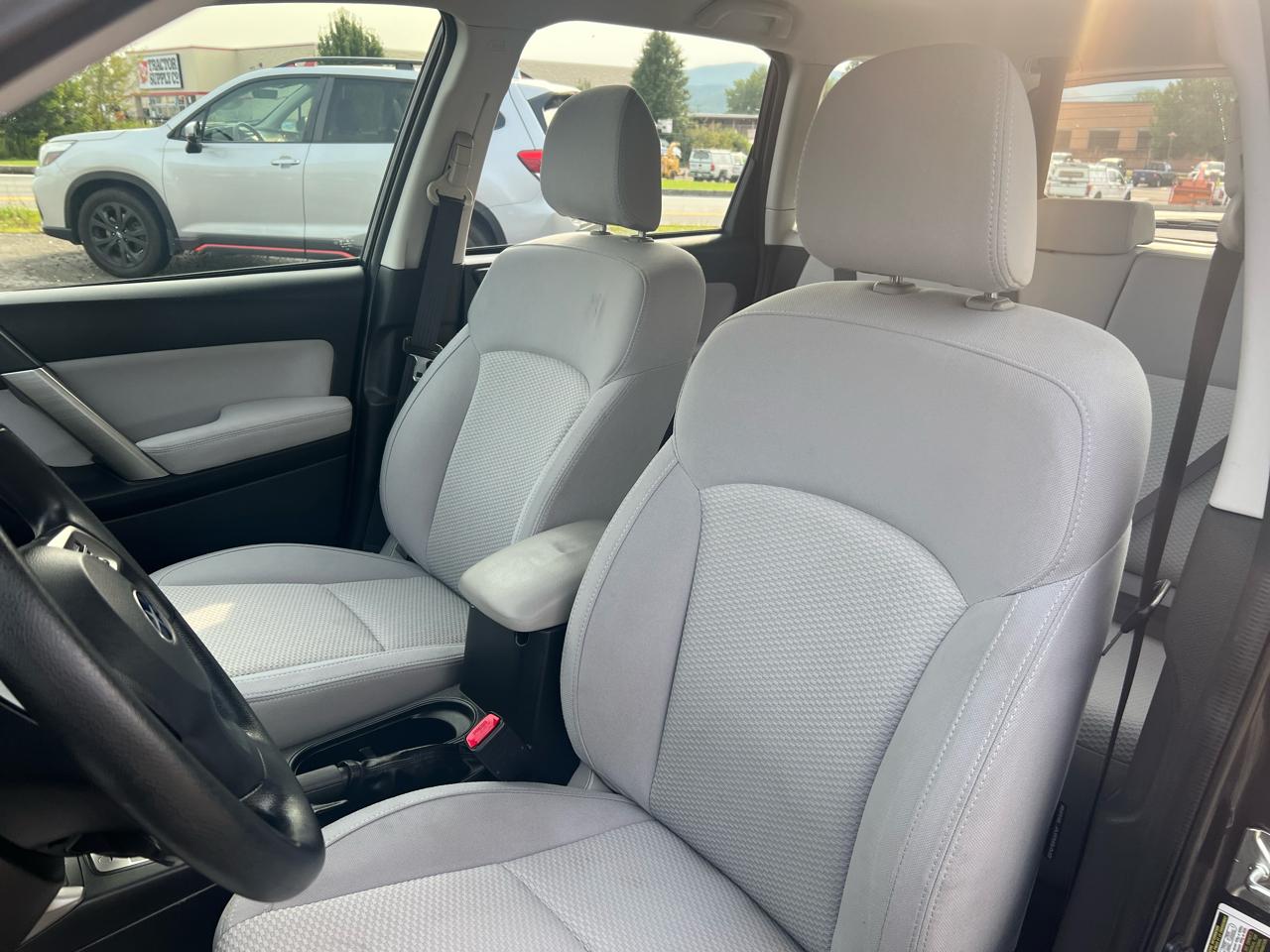 Subaru Forester 4dr CVT 2.5i PZEV 2015