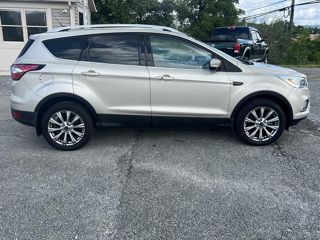 Ford Escape Titanium 4WD 2018