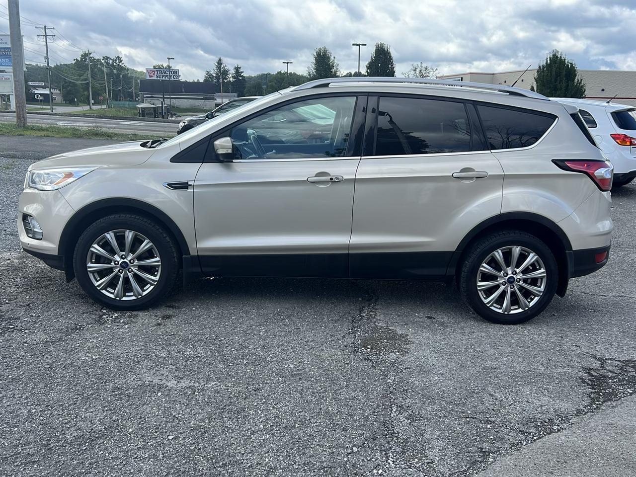 Ford Escape Titanium 4WD 2018