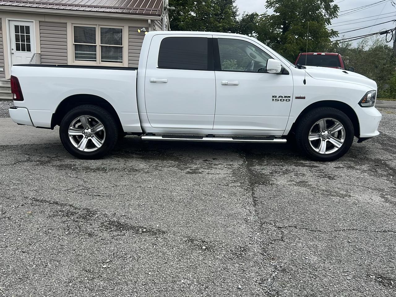 RAM 1500 4WD Crew Cab 140.5" Sport 2014