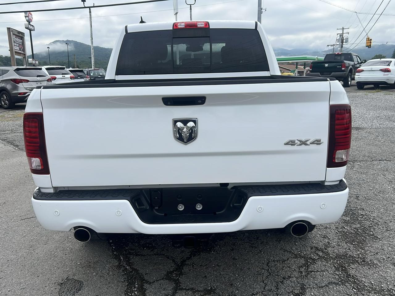 RAM 1500 4WD Crew Cab 140.5" Sport 2014