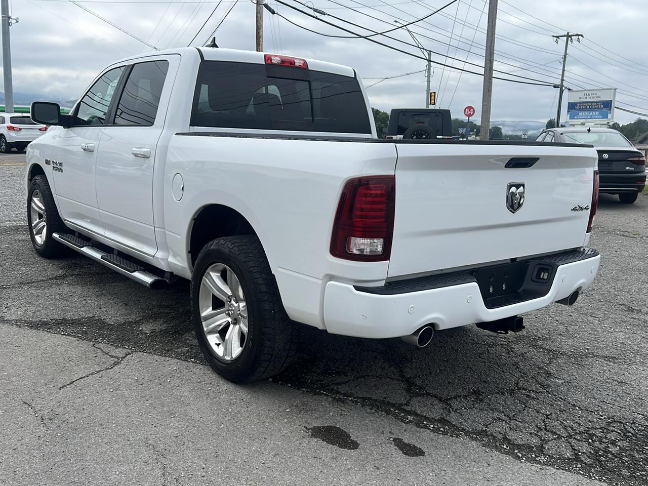 RAM 1500 4WD Crew Cab 140.5" Sport 2014