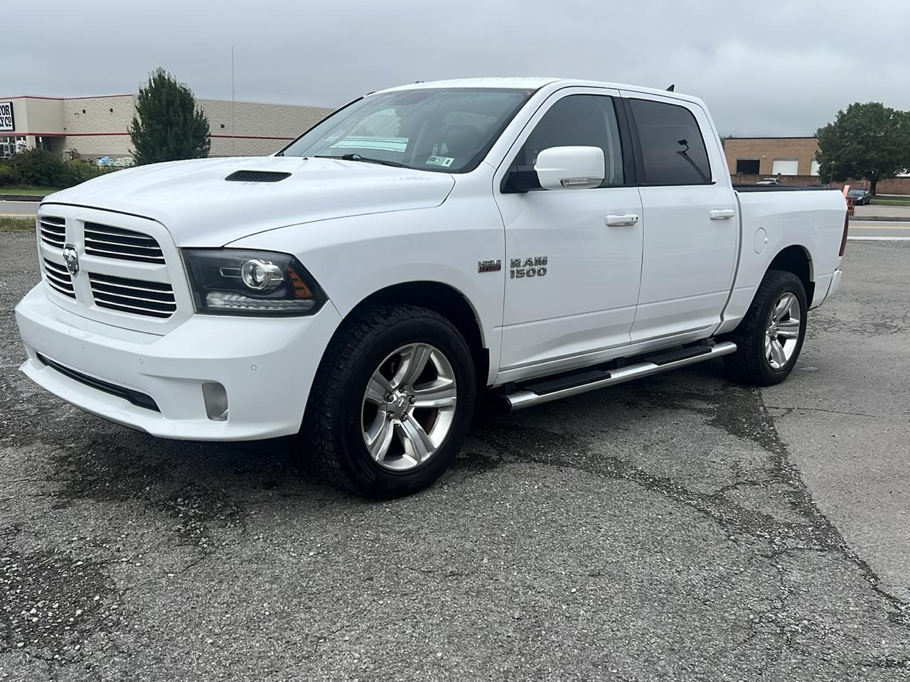 RAM 1500 4WD Crew Cab 140.5" Sport 2014