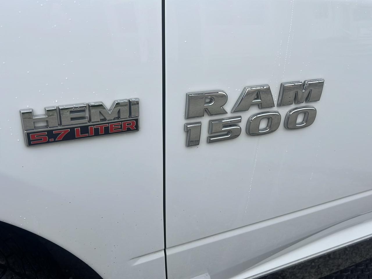 RAM 1500 4WD Crew Cab 140.5" Sport 2014