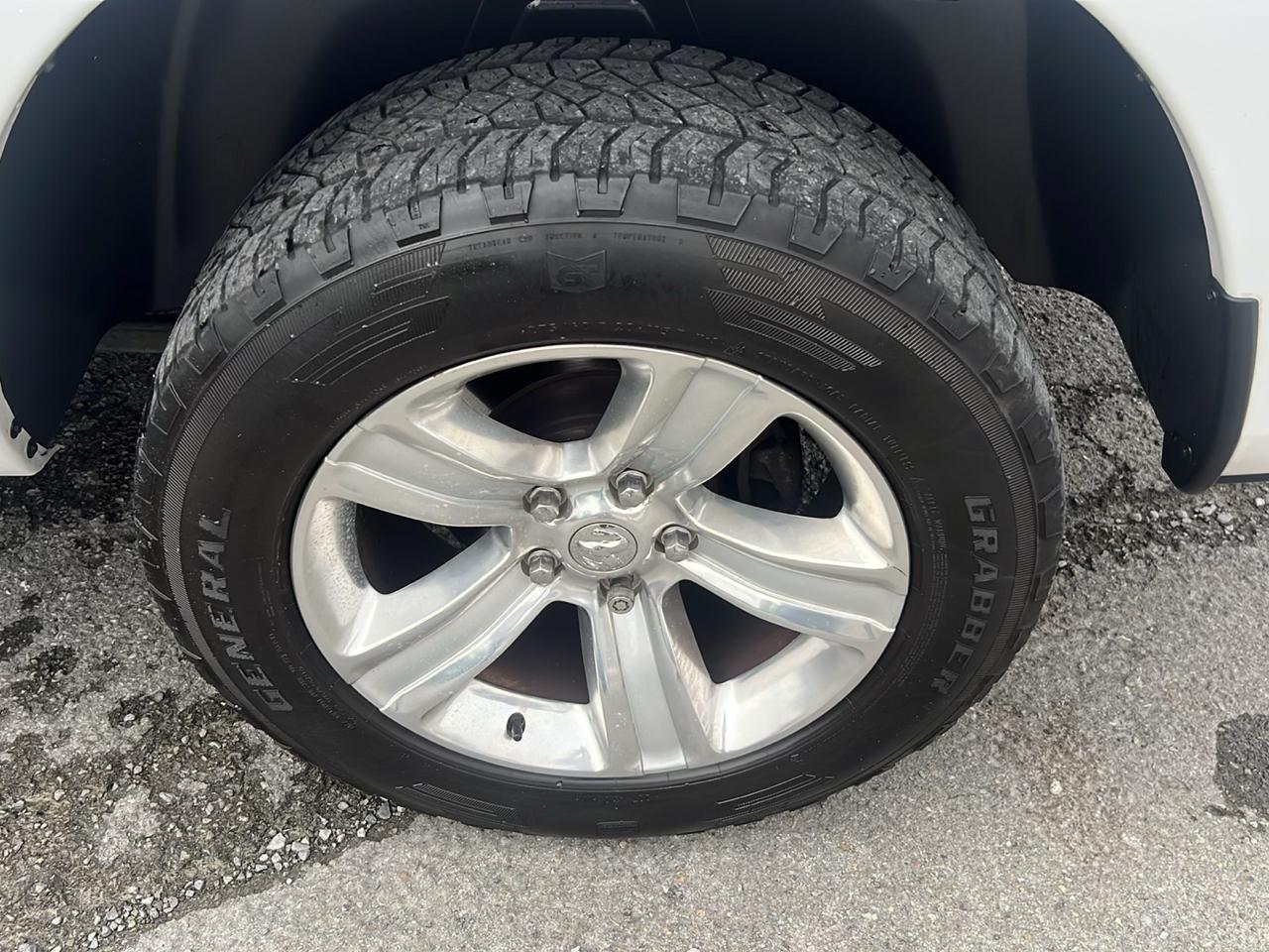 RAM 1500 4WD Crew Cab 140.5" Sport 2014