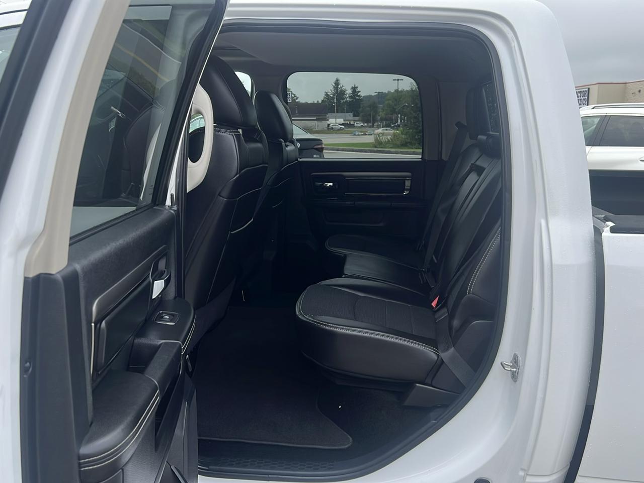 RAM 1500 4WD Crew Cab 140.5" Sport 2014