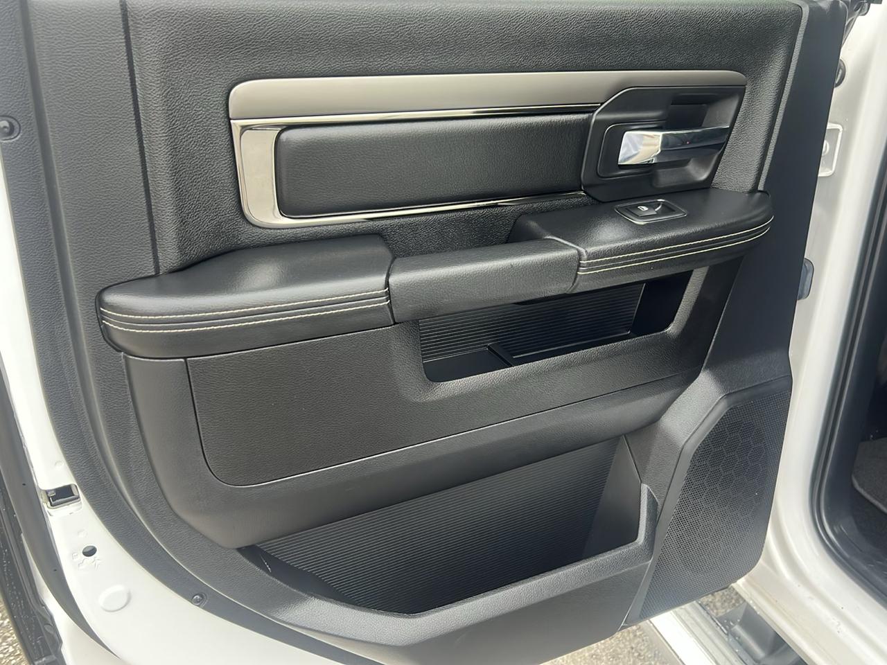 RAM 1500 4WD Crew Cab 140.5" Sport 2014