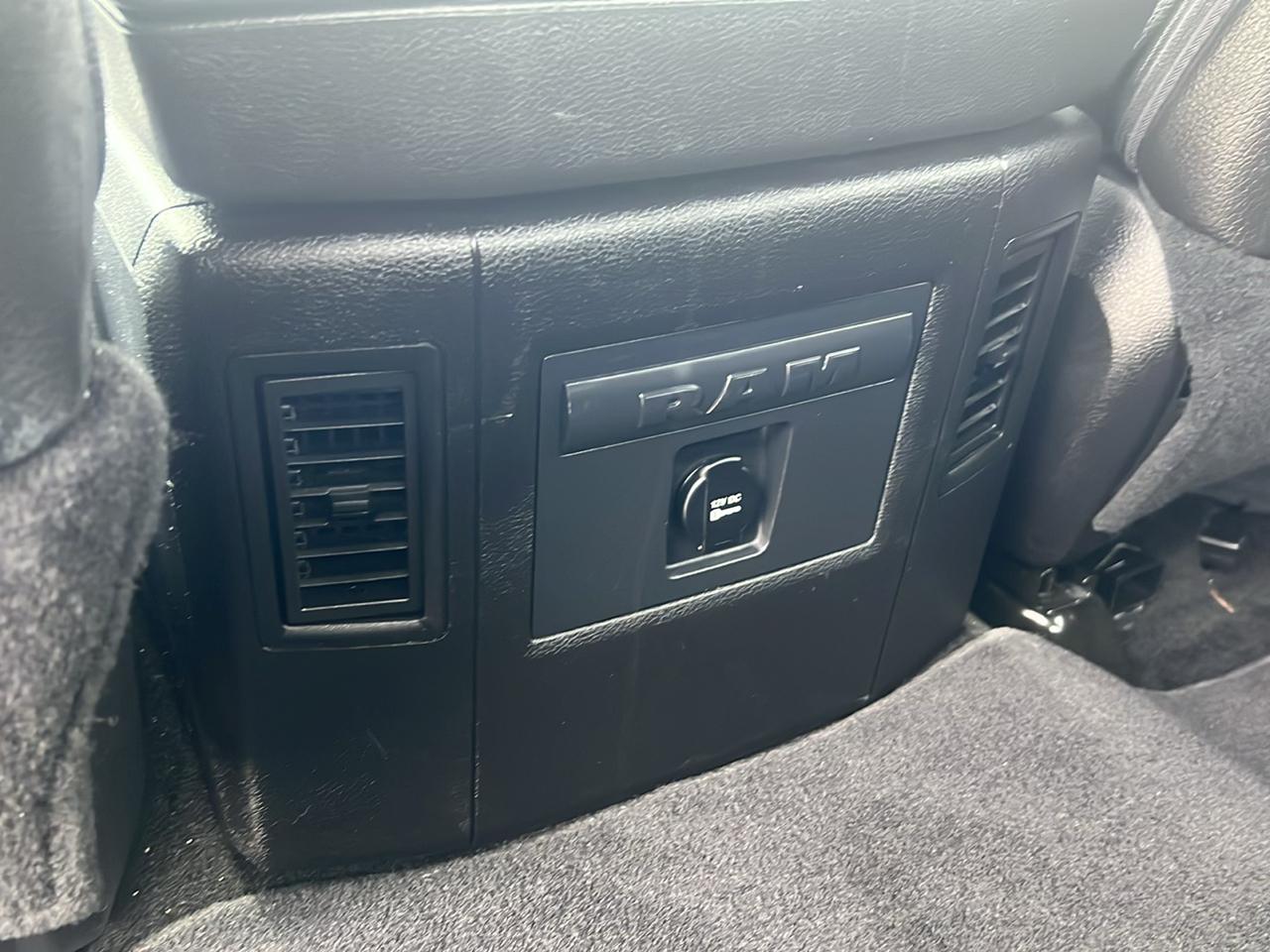 RAM 1500 4WD Crew Cab 140.5" Sport 2014