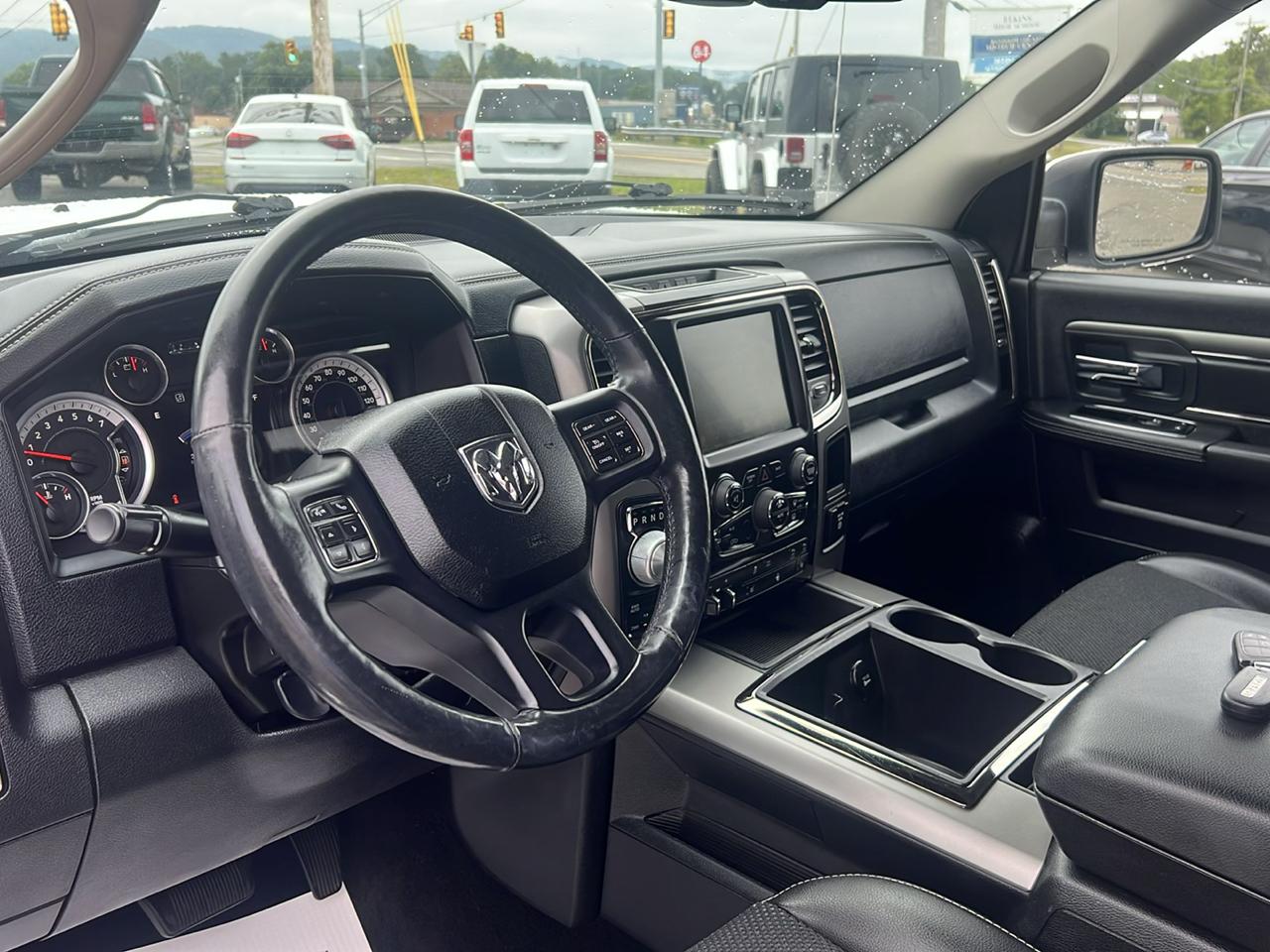 RAM 1500 4WD Crew Cab 140.5" Sport 2014