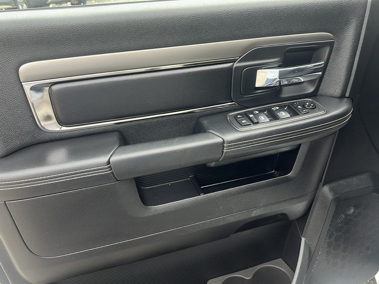 RAM 1500 4WD Crew Cab 140.5" Sport 2014