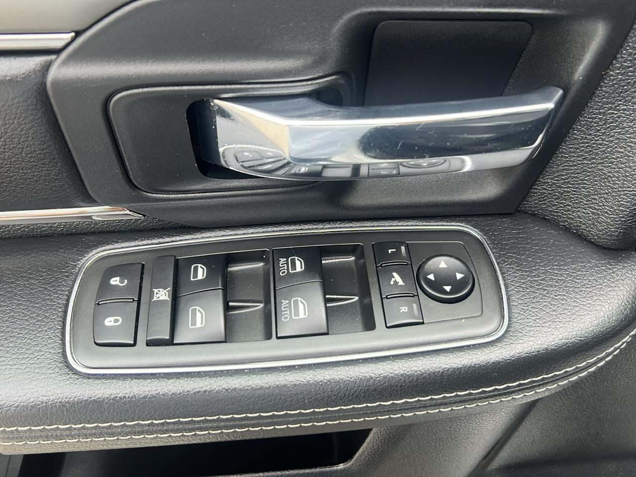 RAM 1500 4WD Crew Cab 140.5" Sport 2014