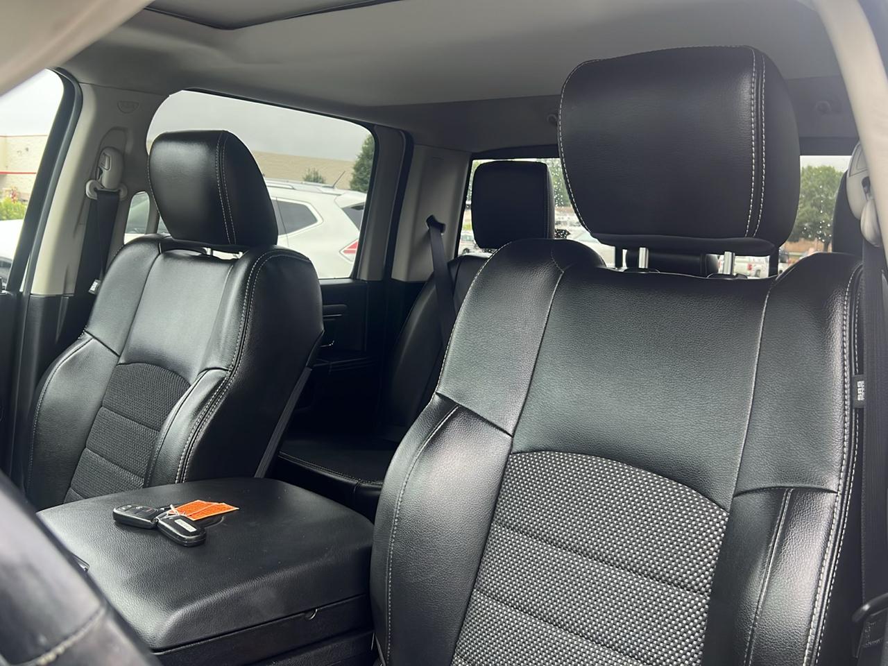 RAM 1500 4WD Crew Cab 140.5" Sport 2014