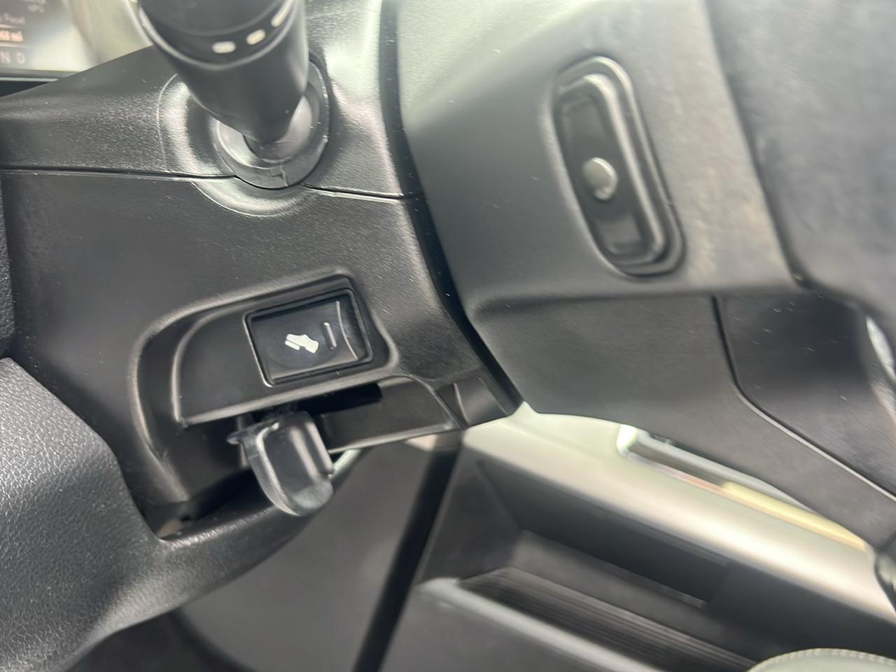RAM 1500 4WD Crew Cab 140.5" Sport 2014