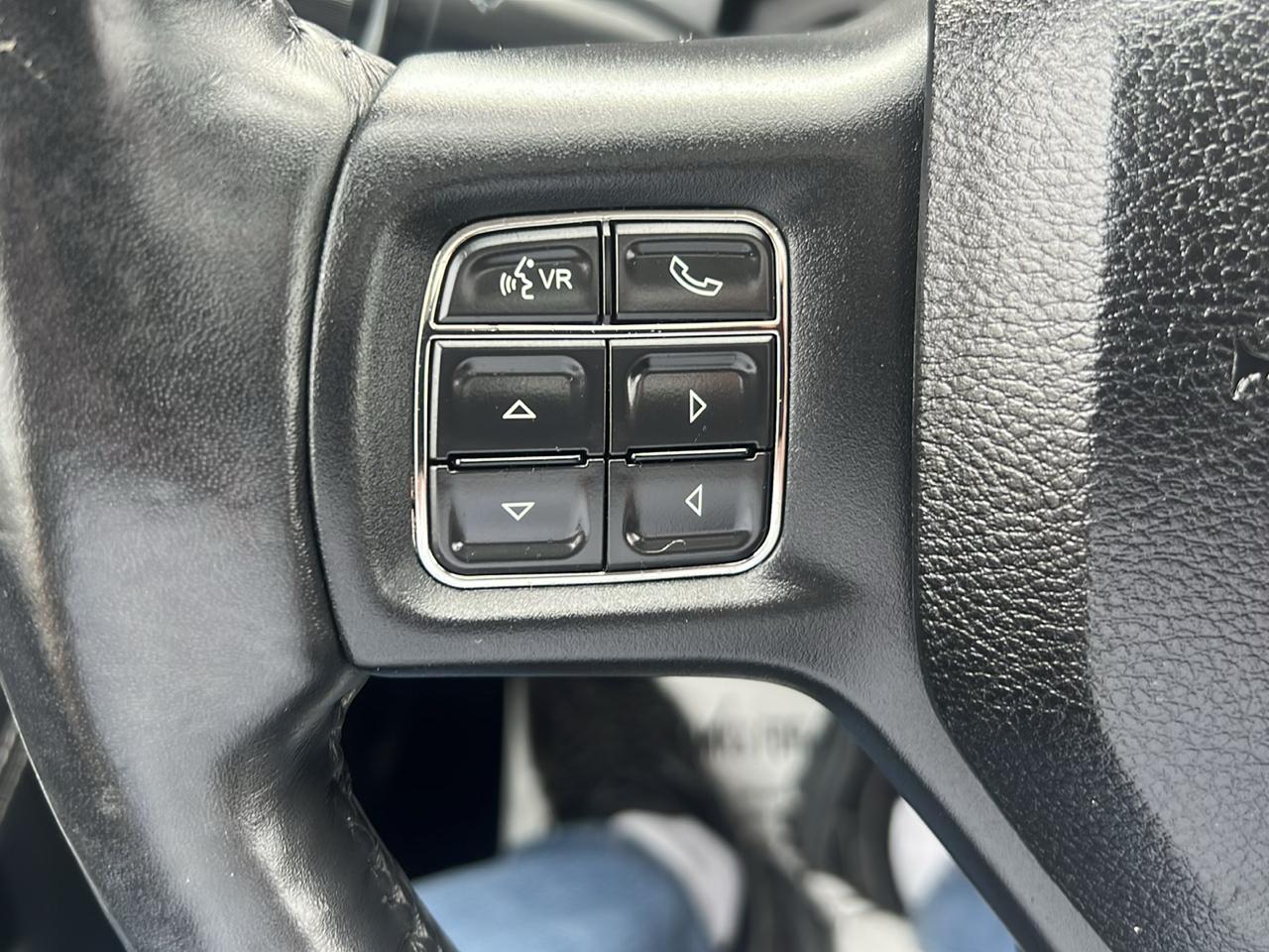 RAM 1500 4WD Crew Cab 140.5" Sport 2014