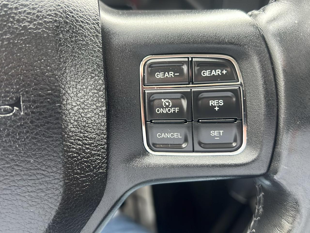 RAM 1500 4WD Crew Cab 140.5" Sport 2014