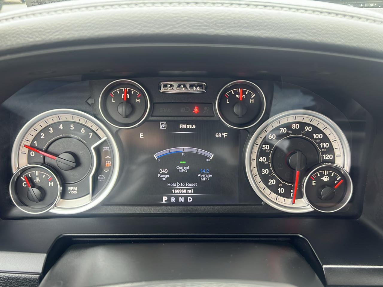 RAM 1500 4WD Crew Cab 140.5" Sport 2014