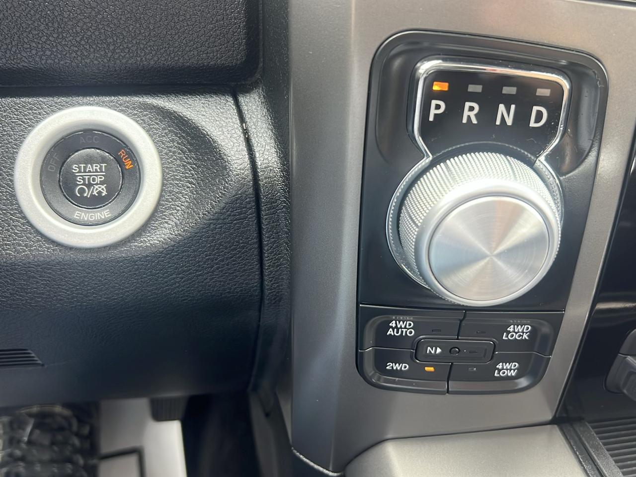 RAM 1500 4WD Crew Cab 140.5" Sport 2014