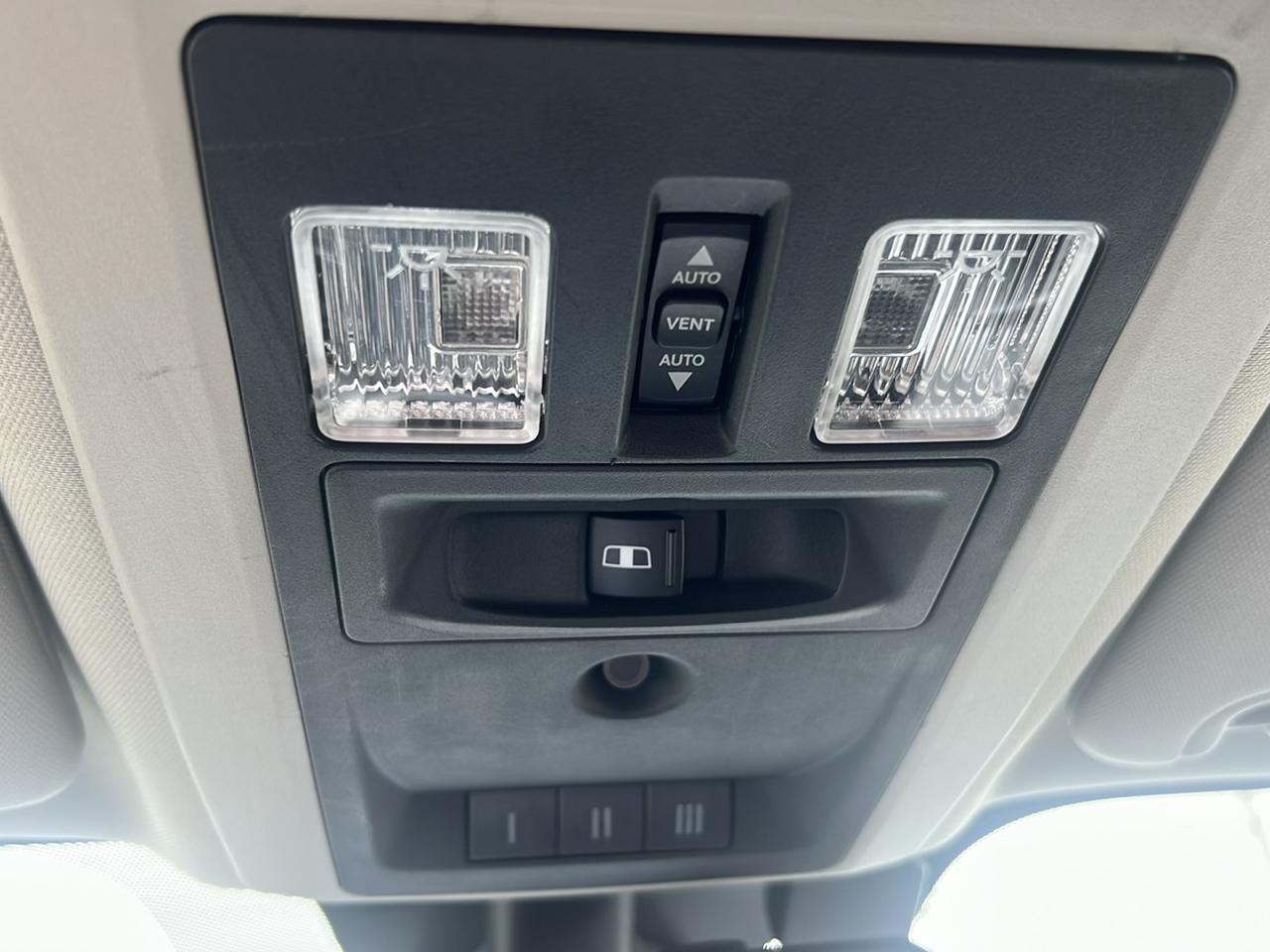 RAM 1500 4WD Crew Cab 140.5" Sport 2014