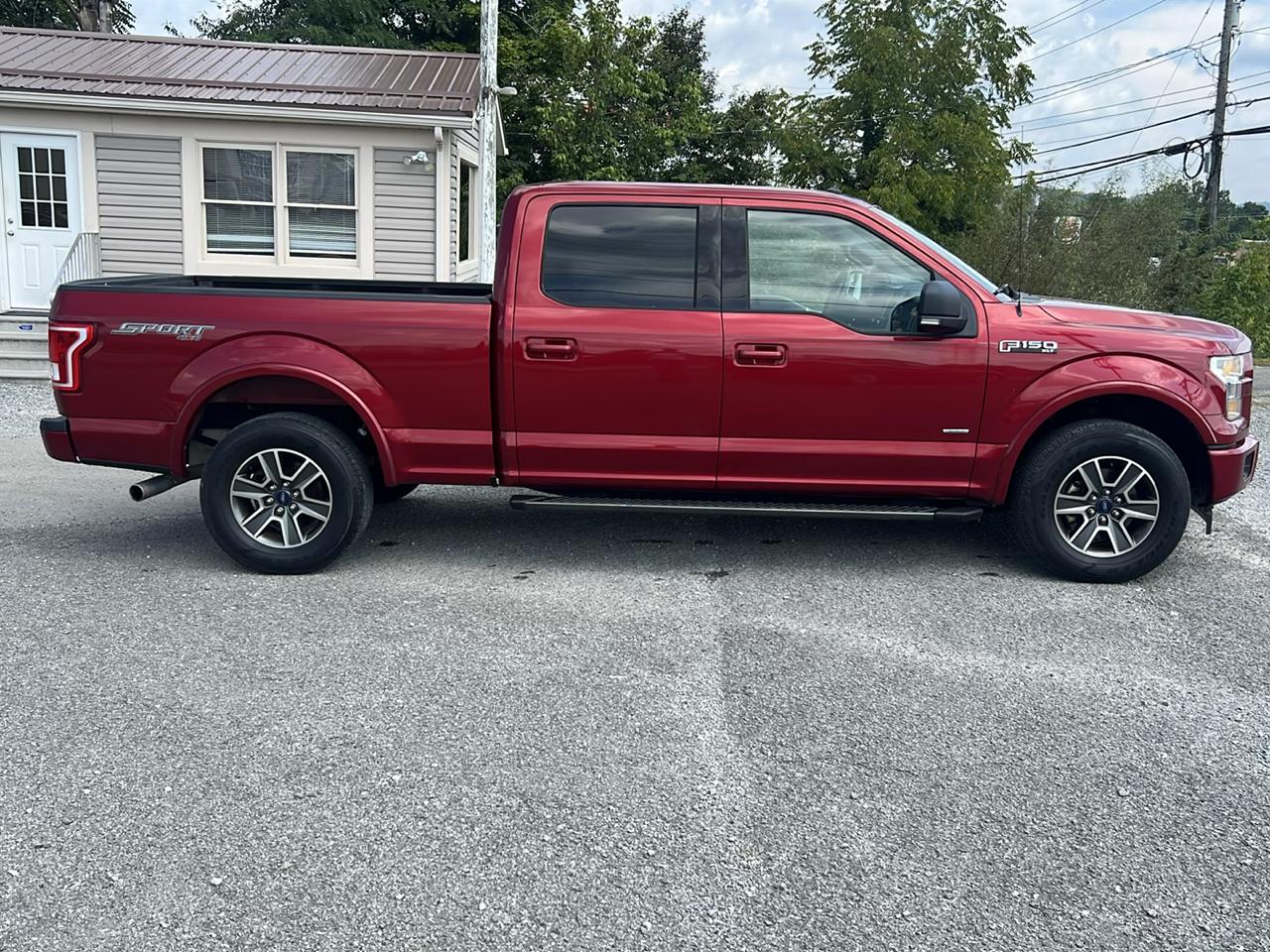 Ford F-150 4WD SuperCrew 150" XLT 2017