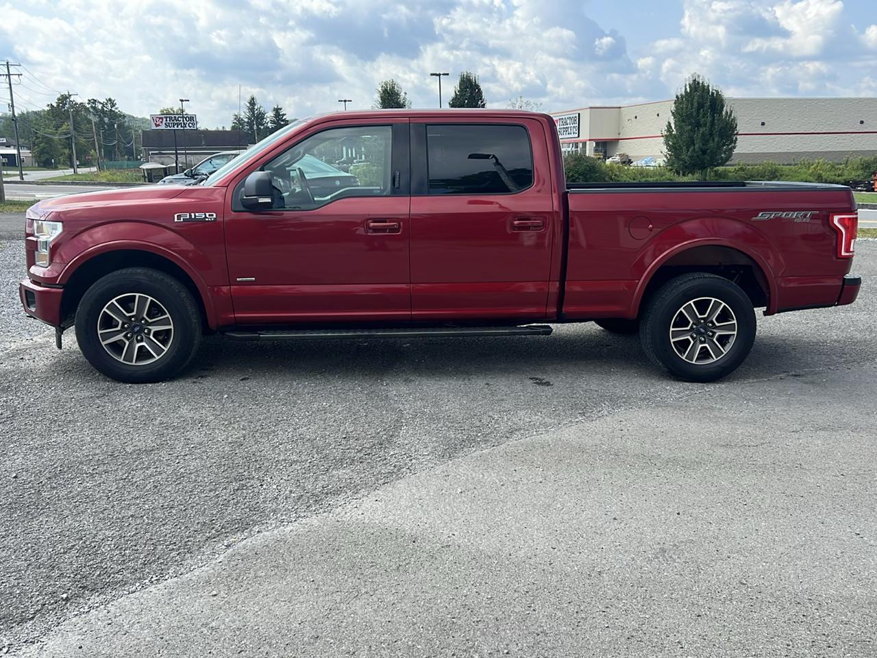 Ford F-150 4WD SuperCrew 150" XLT 2017