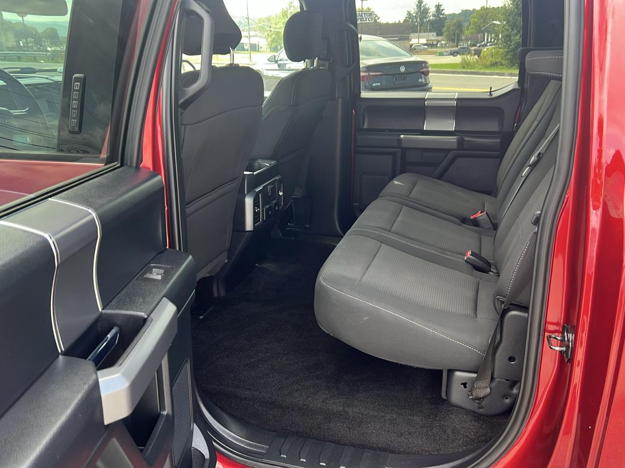 Ford F-150 4WD SuperCrew 150" XLT 2017