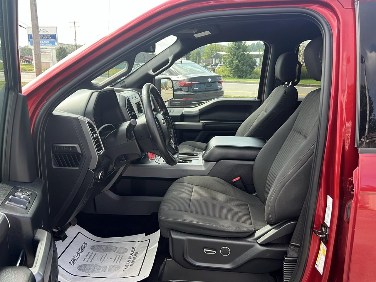 Ford F-150 4WD SuperCrew 150" XLT 2017